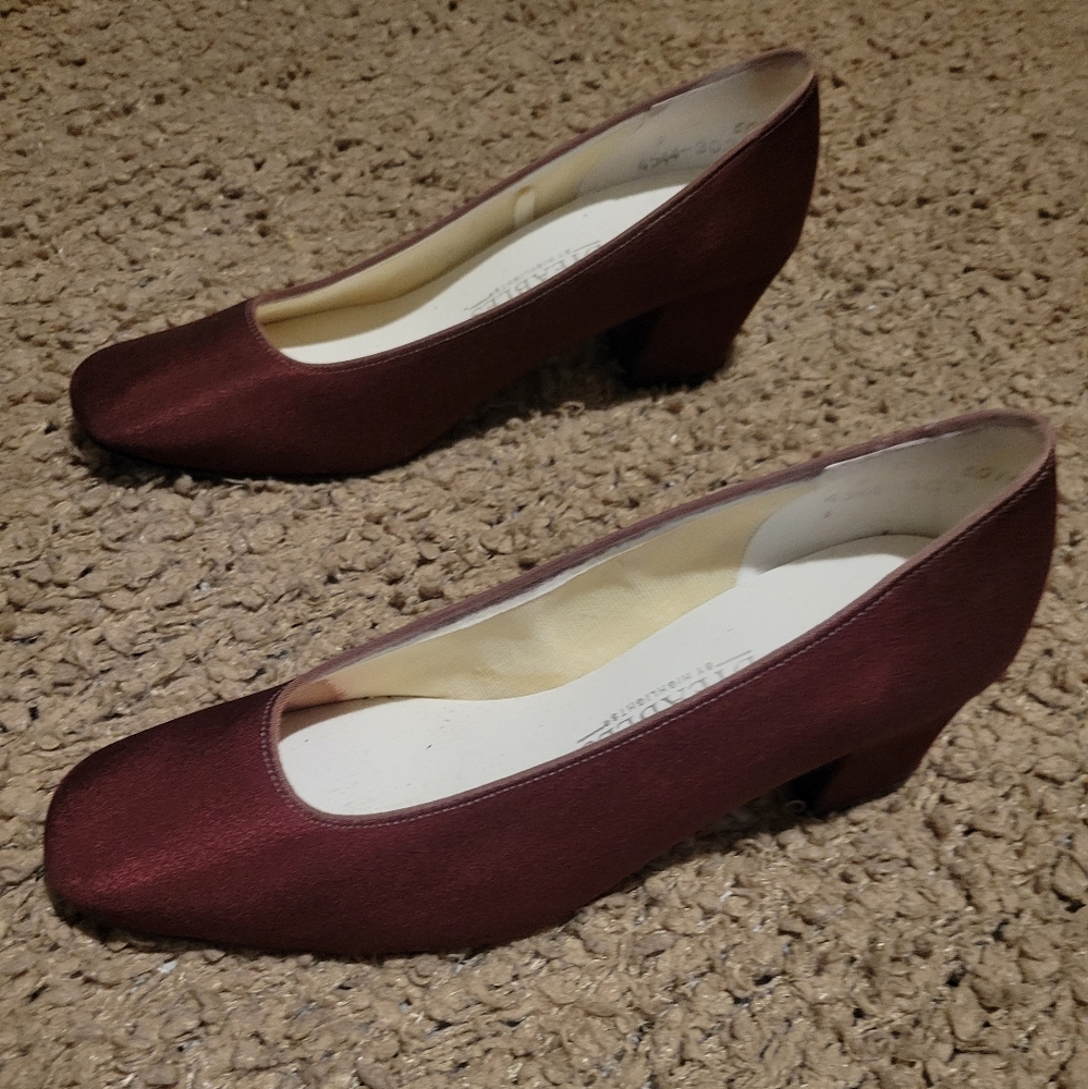WOMENS VINTAGE DYEABLES BY HIGHLIGHTS HEELS MAROON SIZE 7